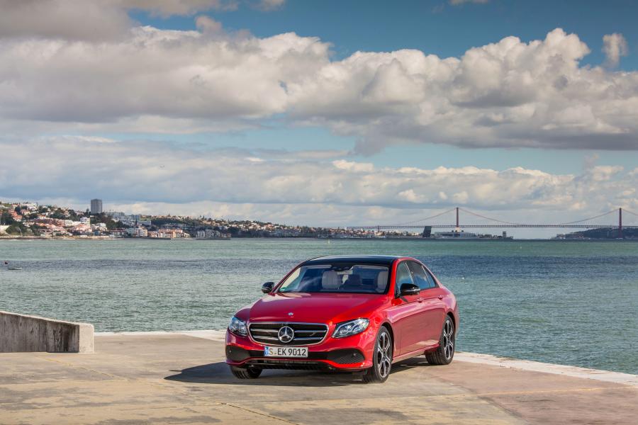  Mercedes-Benz E300 Avantgarde Line 2016 года  (фото 6 из 26)